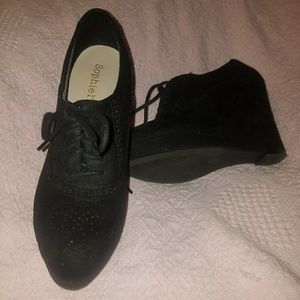 Black heeled suede oxfords